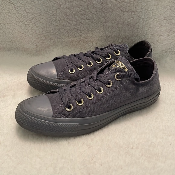 Womens Converse - Picture 2 of 7